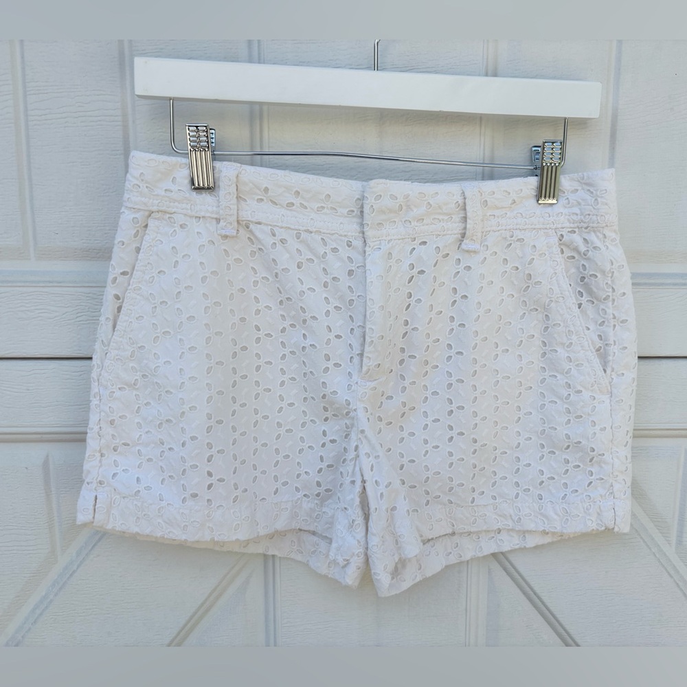 GAP White Eyelet Shorts Size 2 Cotton Summer Shorts Pockets